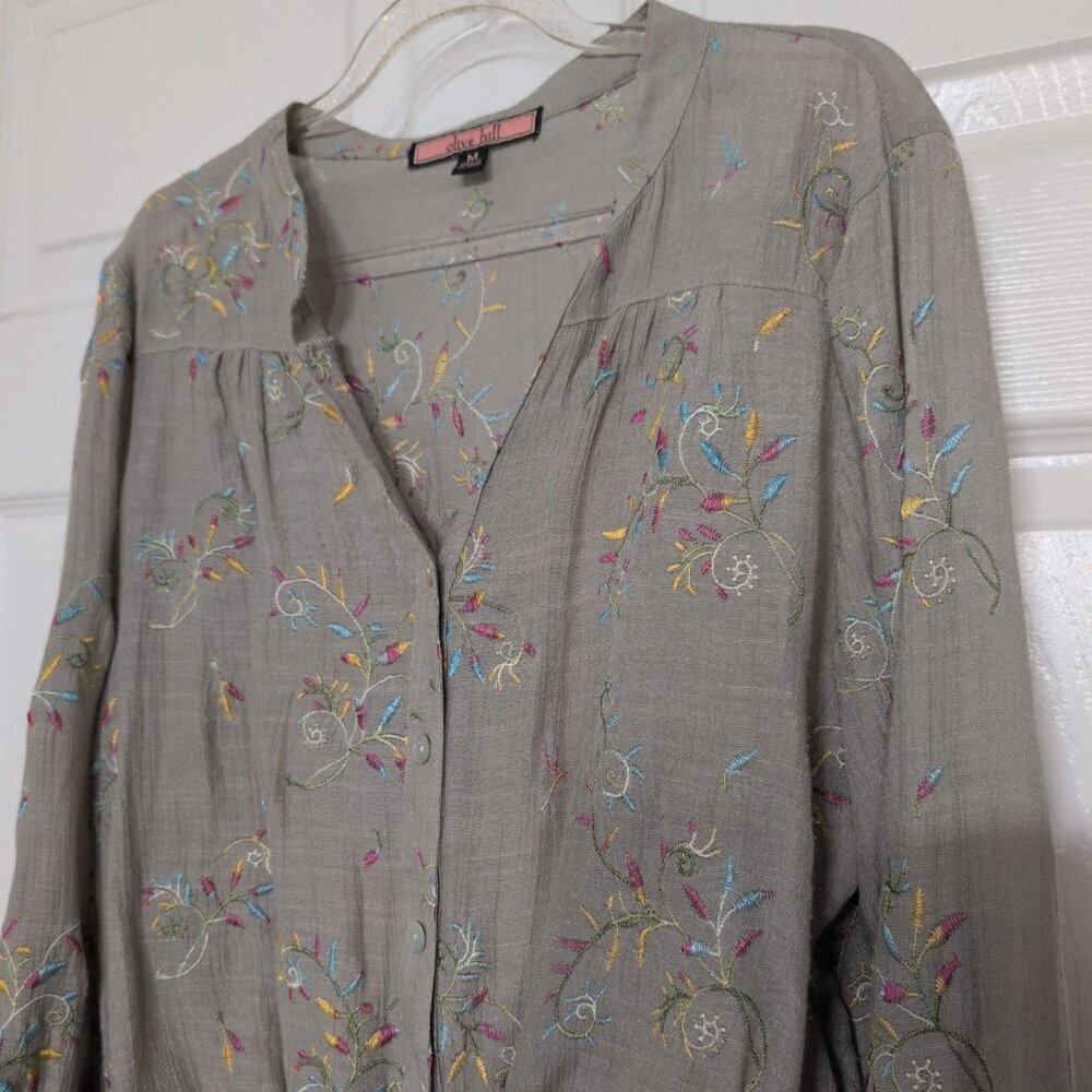 Olive Hill Embroidered Floral Shirt Womens Size Medium Green Roll Tab Sleeves - Picture 2 of 10